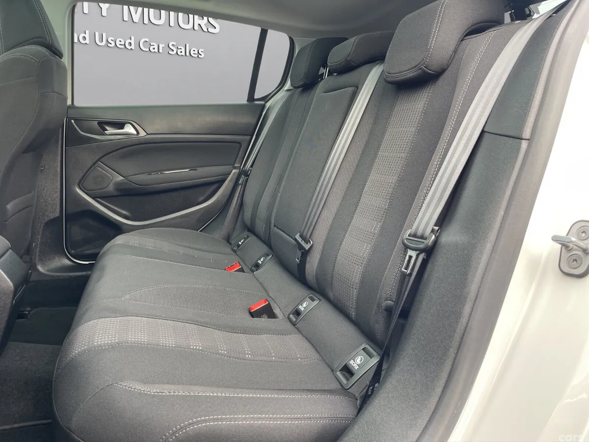 Peugeot 308 Hatchback, Diesel, 2017, White