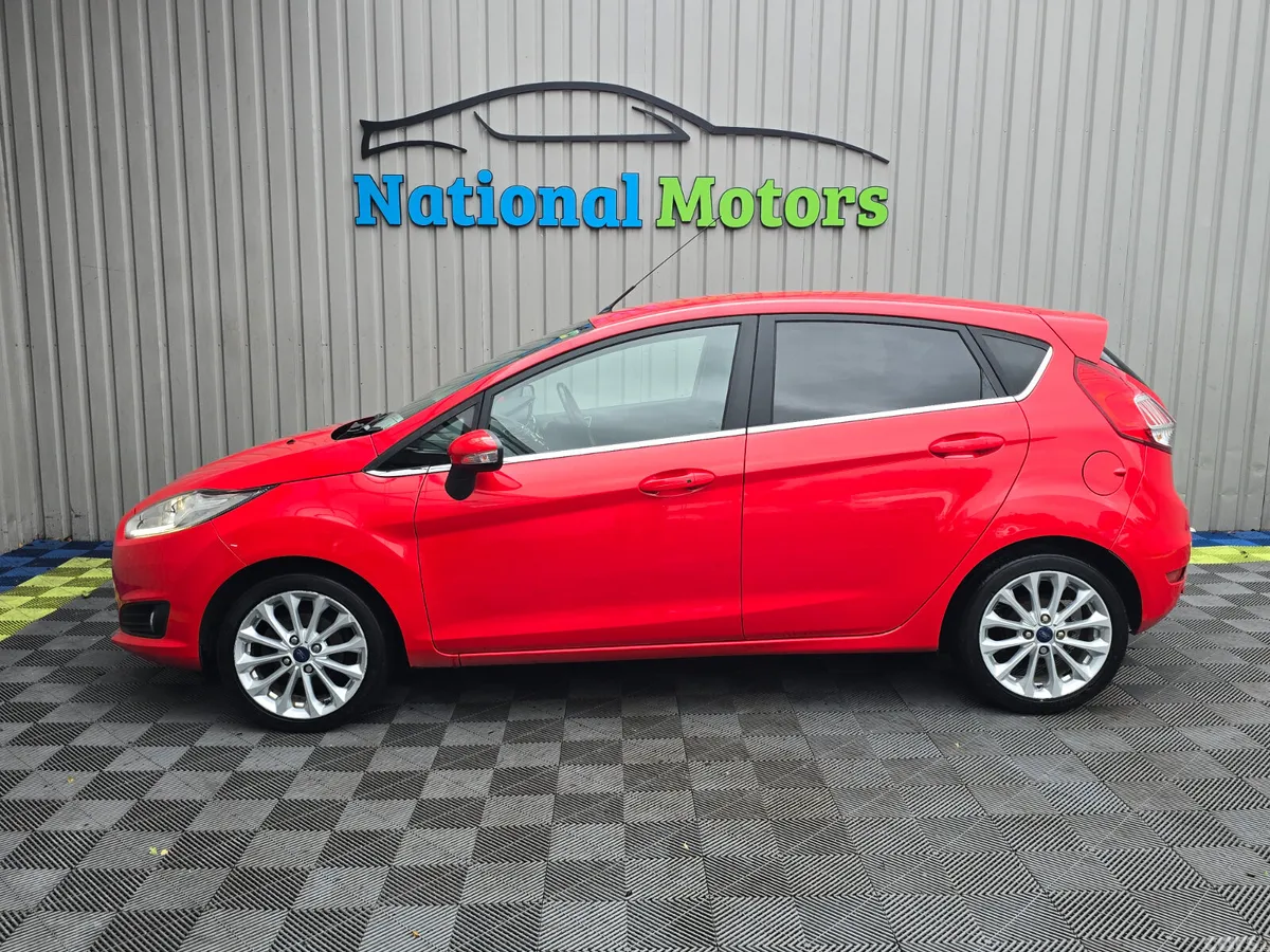 Ford Fiesta Hatchback, Petrol, 2015, Red