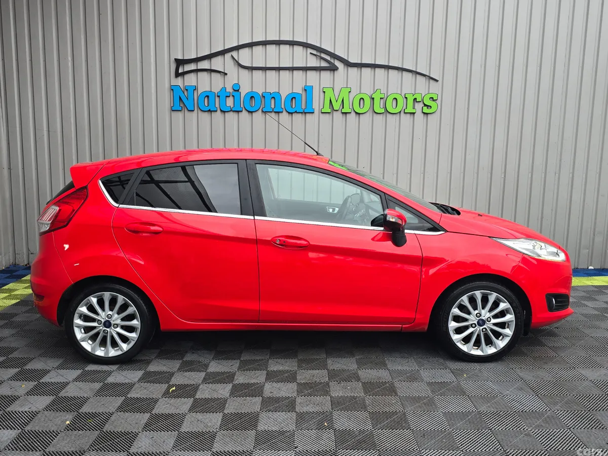 Ford Fiesta Hatchback, Petrol, 2015, Red