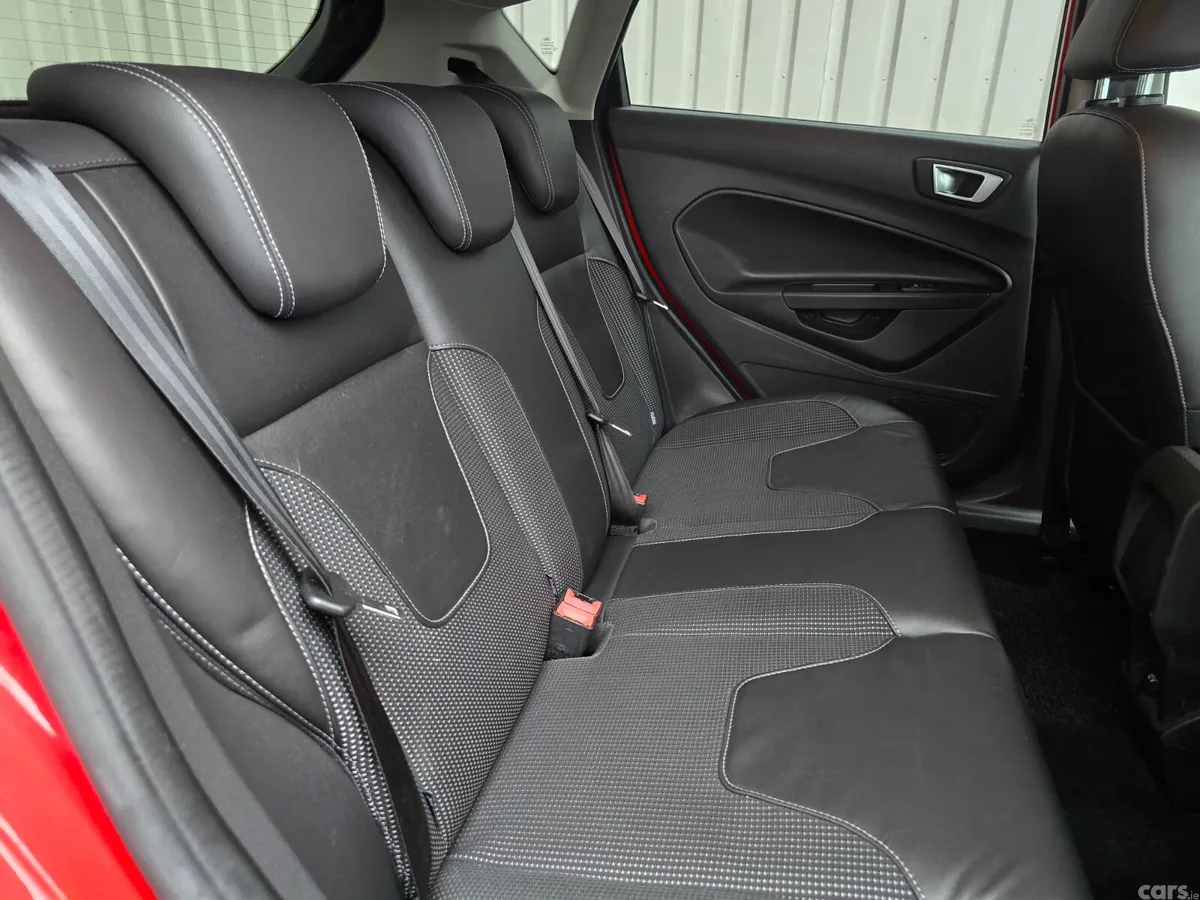 Ford Fiesta Hatchback, Petrol, 2015, Red