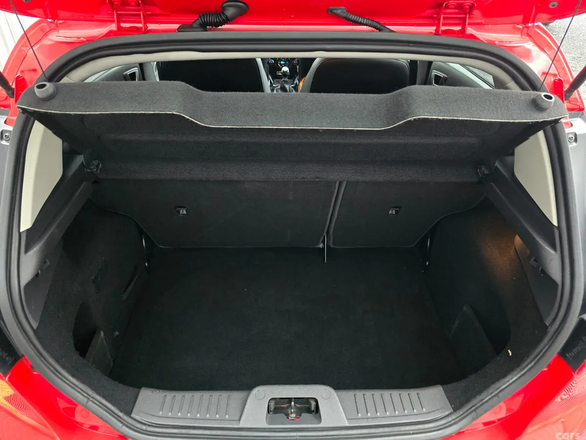 Ford Fiesta Hatchback, Petrol, 2015, Red