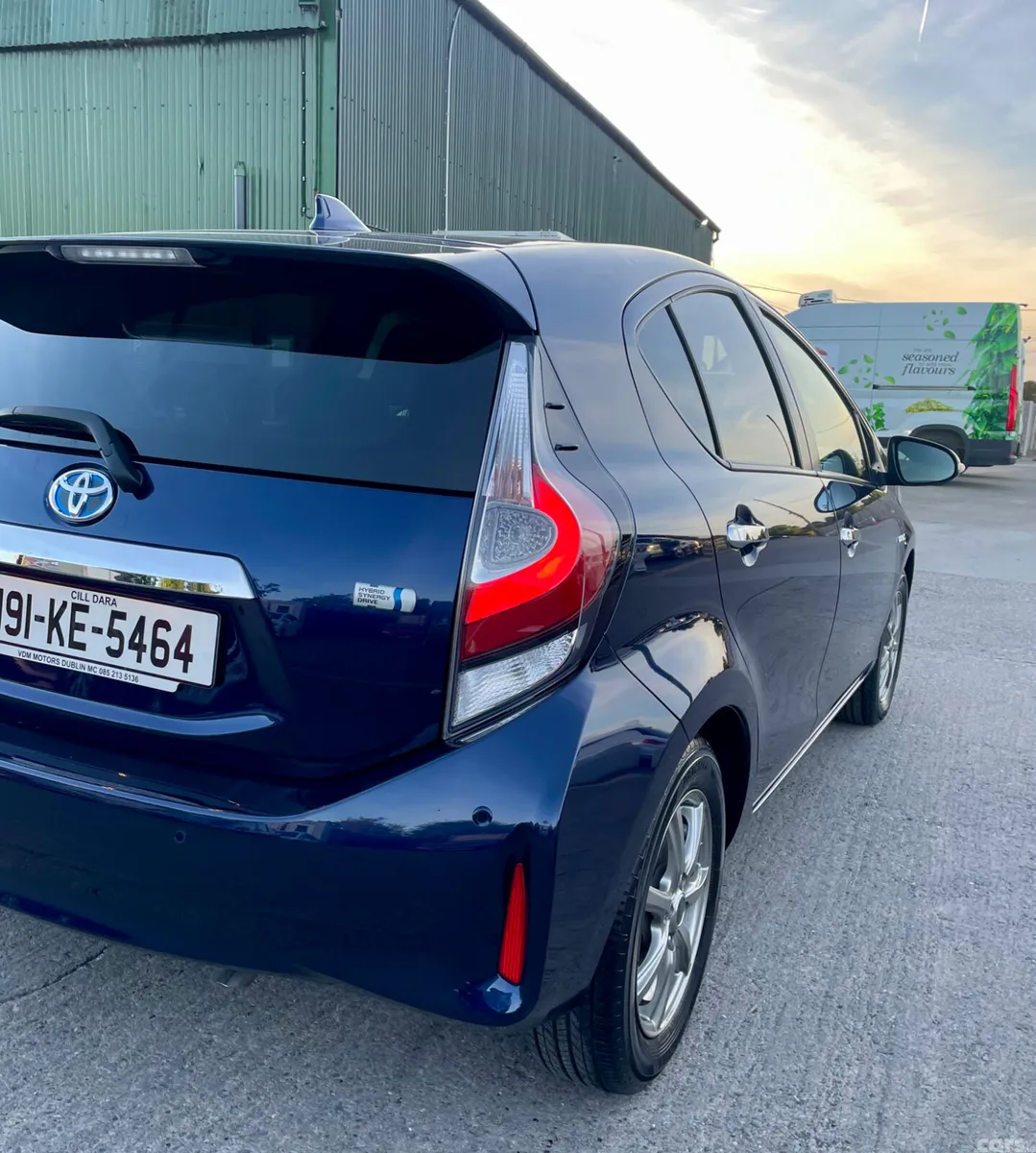 Toyota Aqua Hatchback, Petrol Hybrid, 2019, Blue