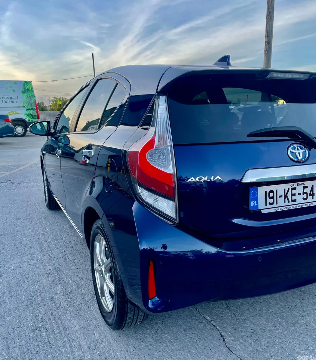 Toyota Aqua Hatchback, Petrol Hybrid, 2019, Blue