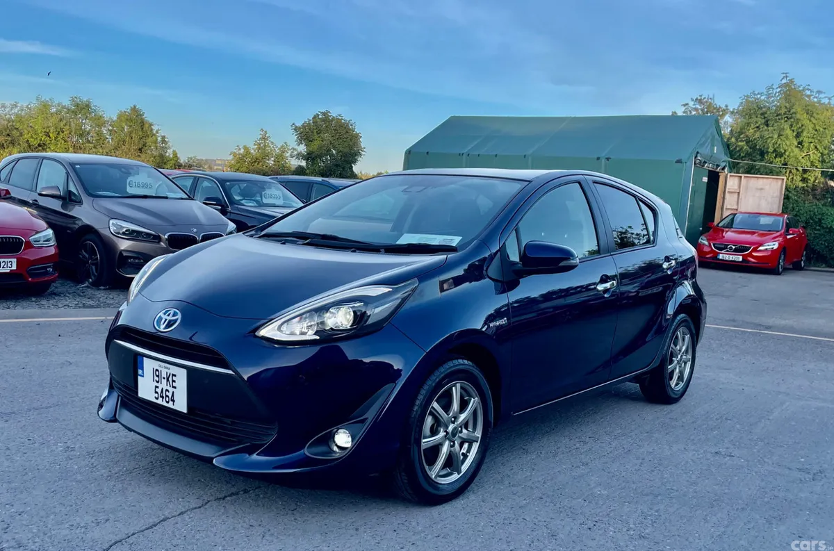 Toyota Aqua Hatchback, Petrol Hybrid, 2019, Blue