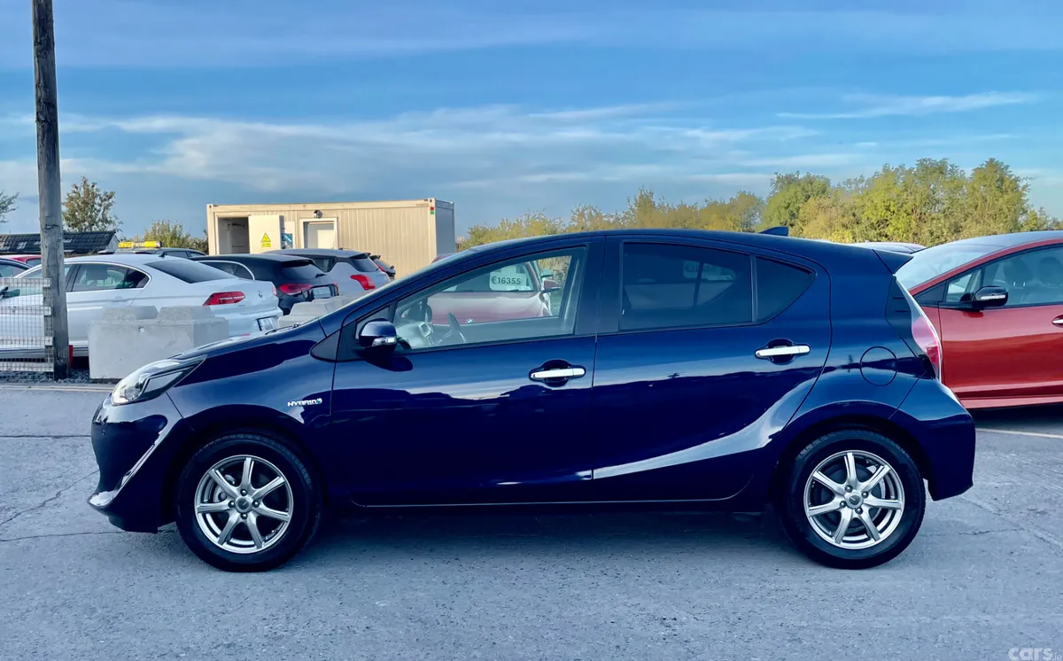 Toyota Aqua Hatchback, Petrol Hybrid, 2019, Blue
