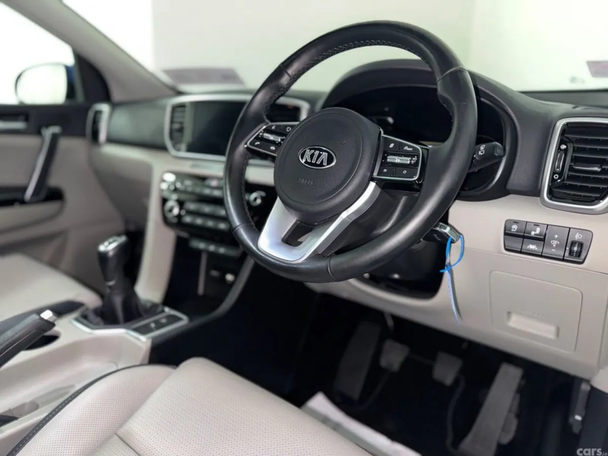 Kia Sportage MPV, Diesel Hybrid, 2021, Blue