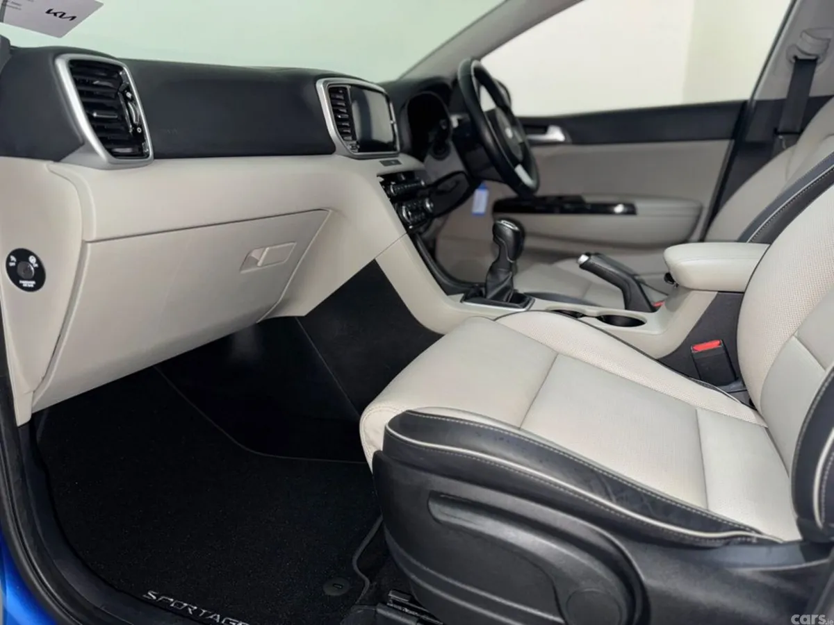 Kia Sportage MPV, Diesel Hybrid, 2021, Blue