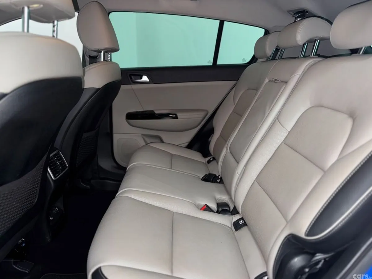 Kia Sportage MPV, Diesel Hybrid, 2021, Blue