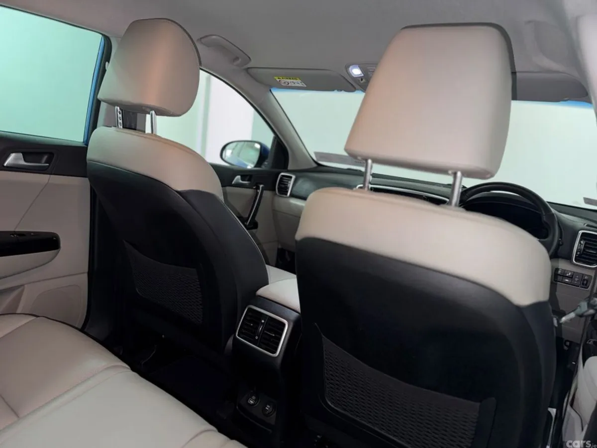 Kia Sportage MPV, Diesel Hybrid, 2021, Blue