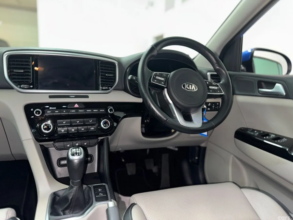 Kia Sportage MPV, Diesel Hybrid, 2021, Blue