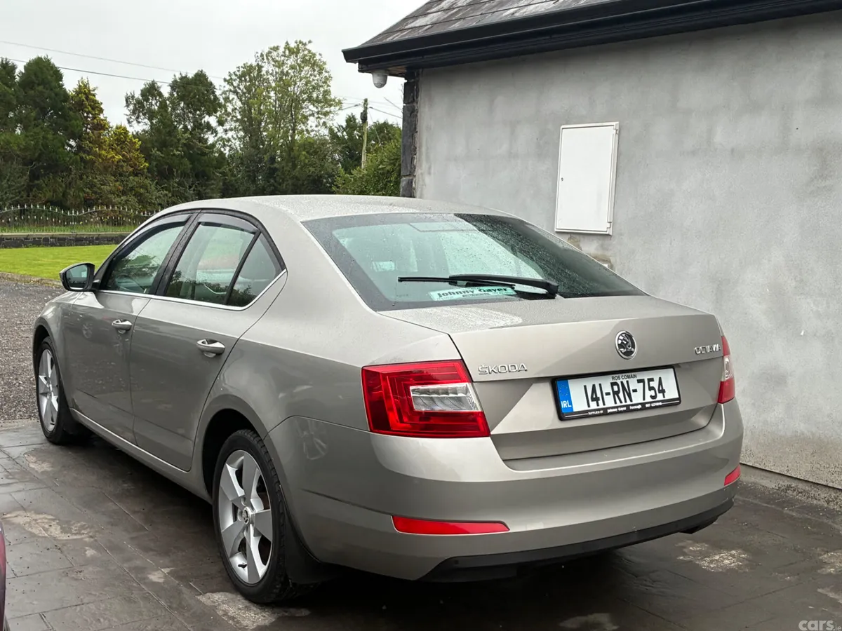 Skoda Octavia Saloon, Diesel, 2014, Beige