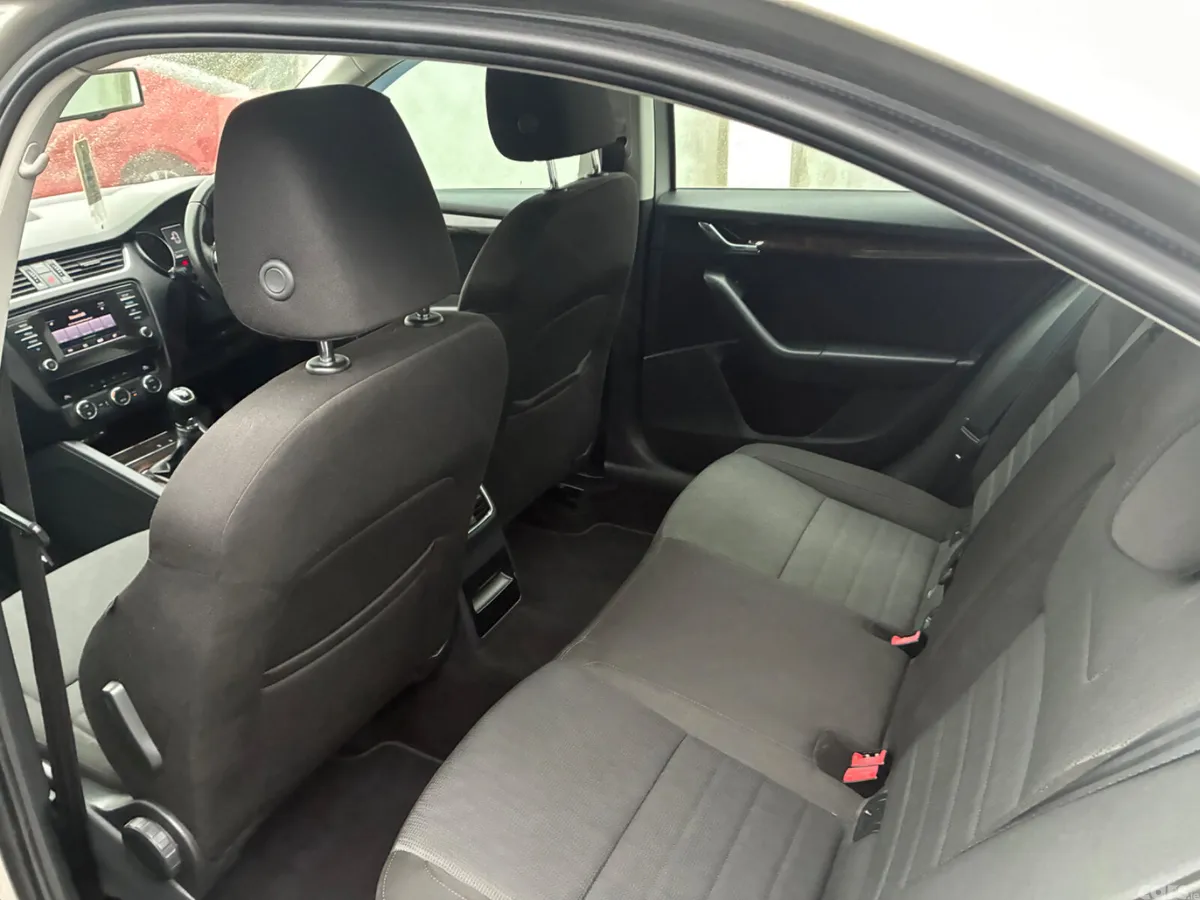 Skoda Octavia Saloon, Diesel, 2014, Beige
