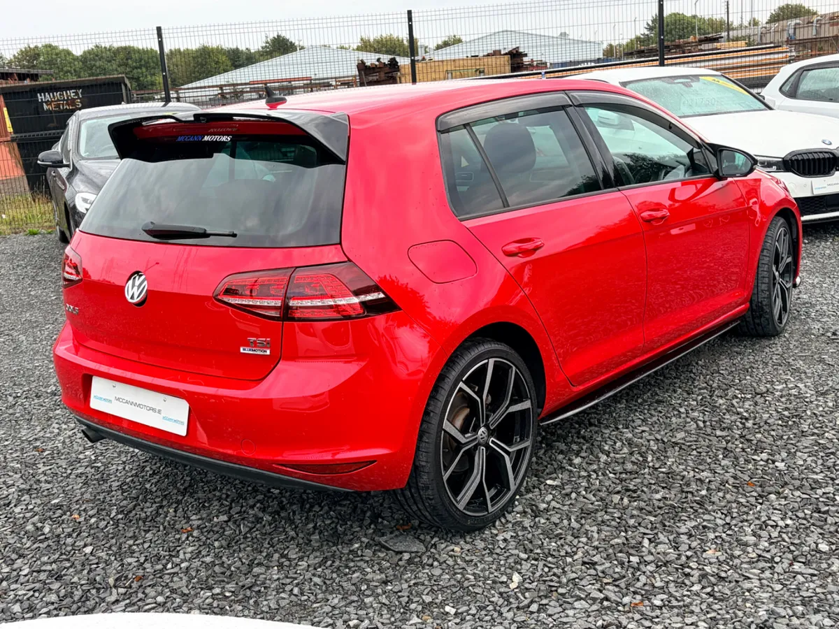 Volkswagen Golf Hatchback, Petrol, 2017, Red