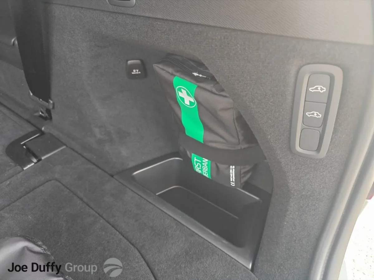 Volvo XC90 SUV, Petrol Plug-in Hybrid, 2025, Grey