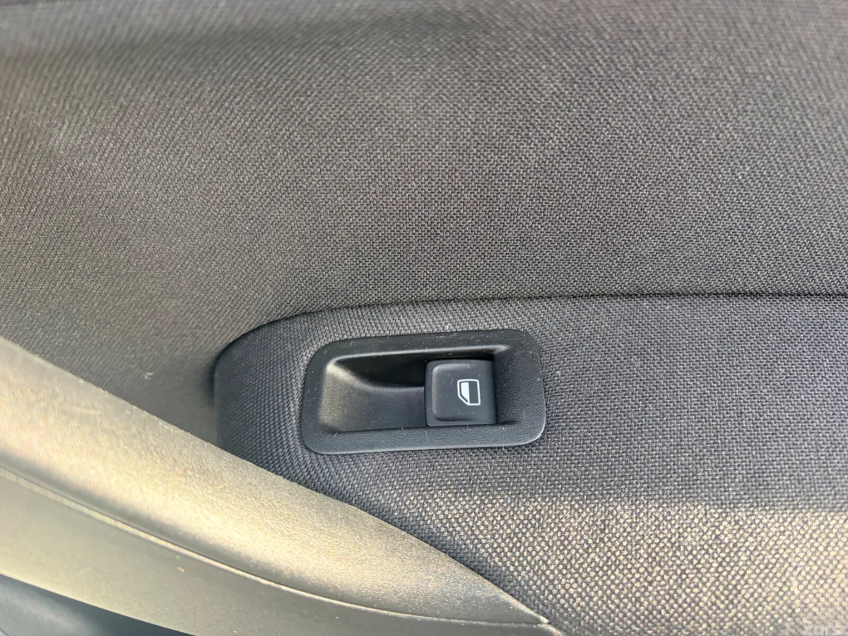 Volkswagen Polo Hatchback, Petrol, 2016, White