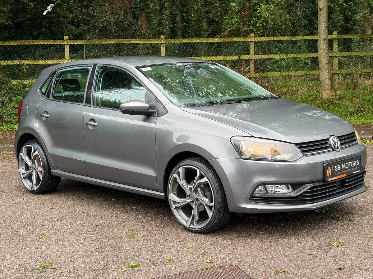 Volkswagen Polo Hatchback, Petrol, 2015, Grey