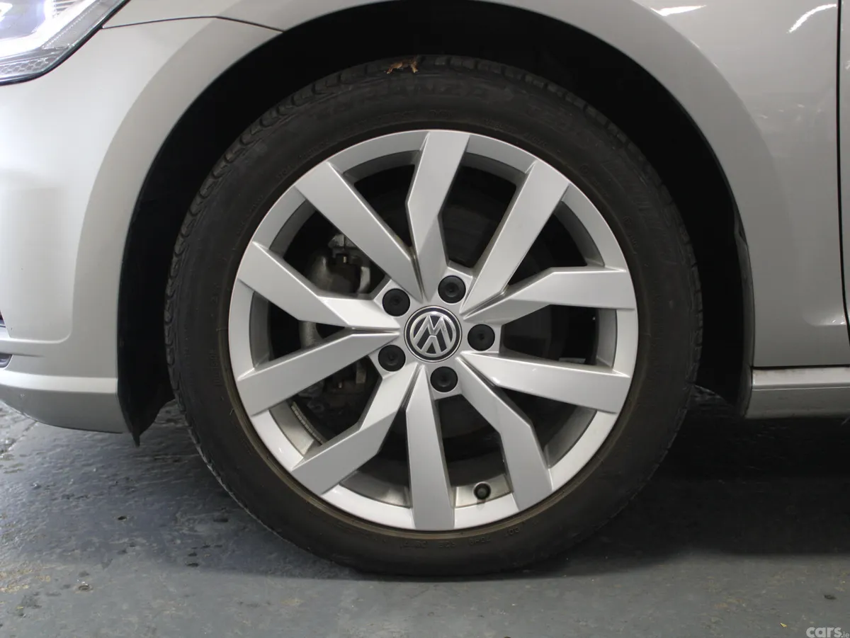 Volkswagen Golf Hatchback, Petrol, 2018, Silver