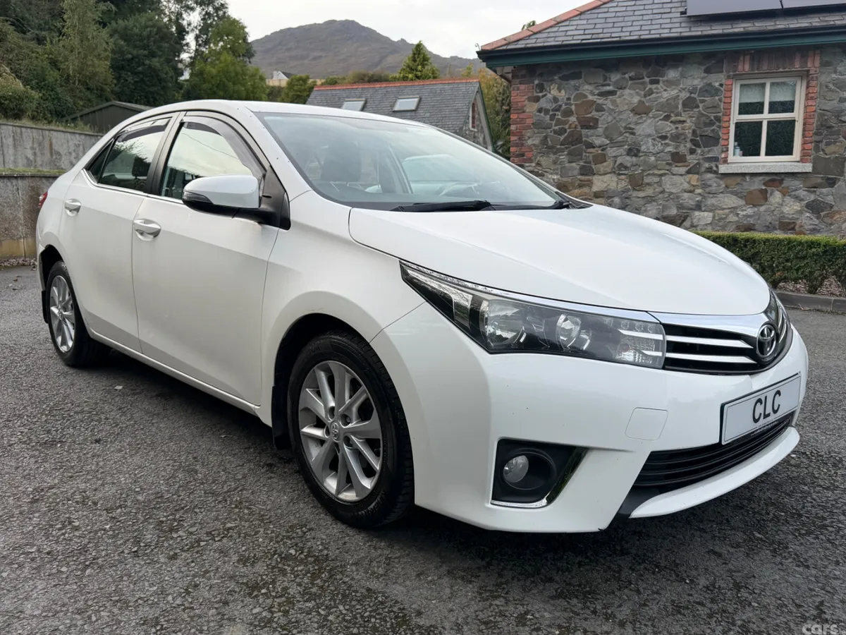 Toyota Corolla Saloon, Diesel, 2015, White