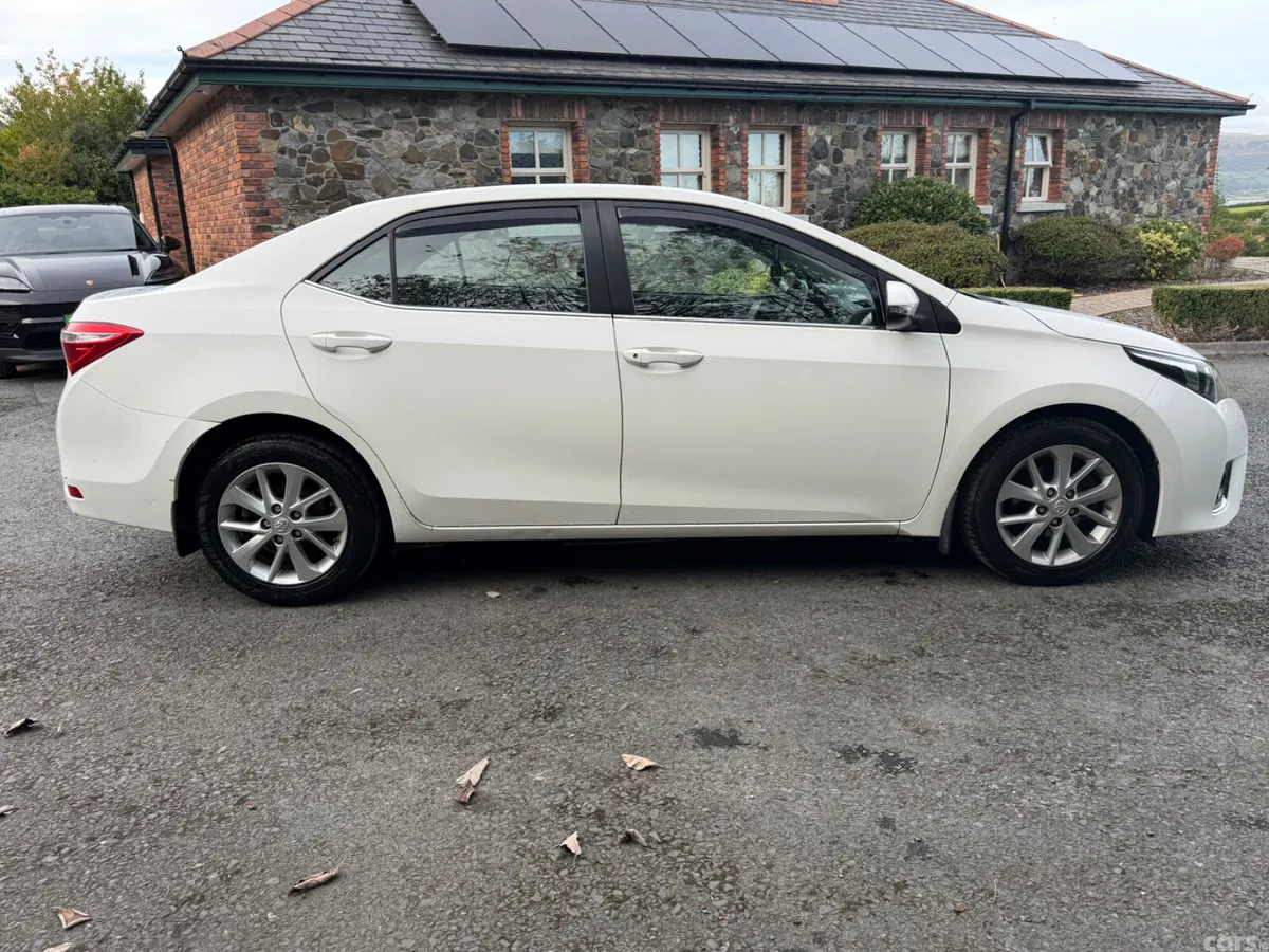 Toyota Corolla Saloon, Diesel, 2015, White