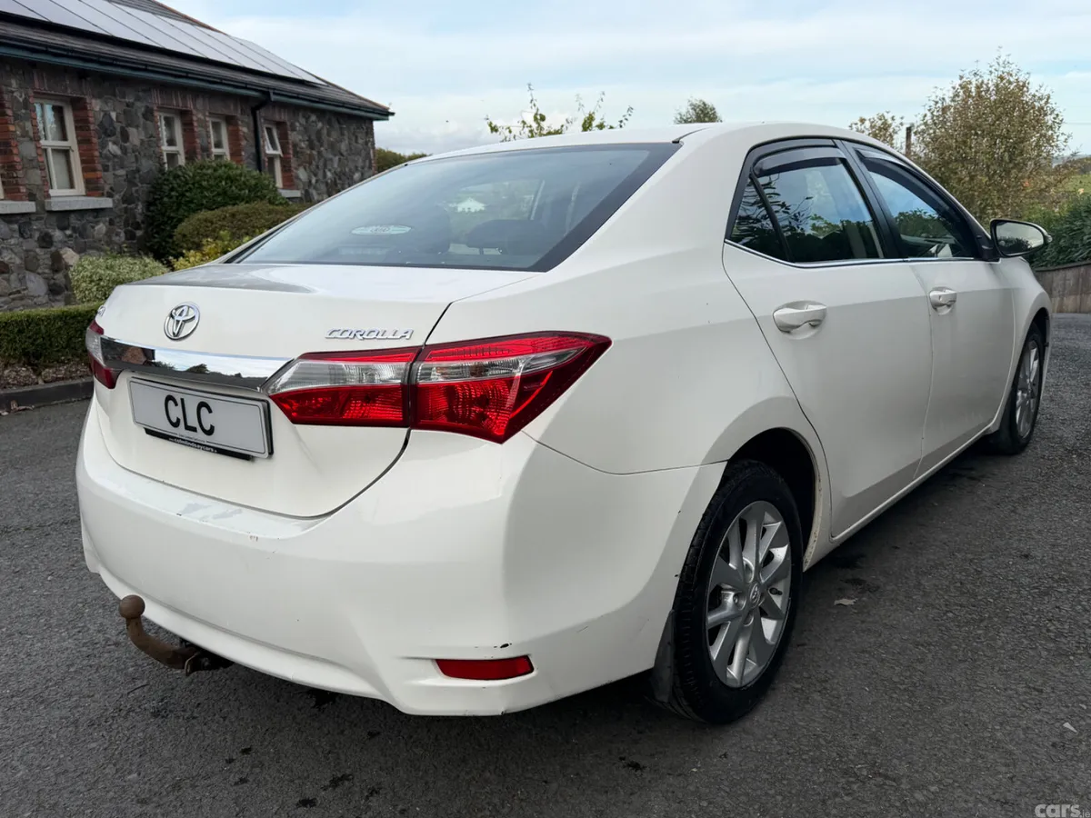 Toyota Corolla Saloon, Diesel, 2015, White