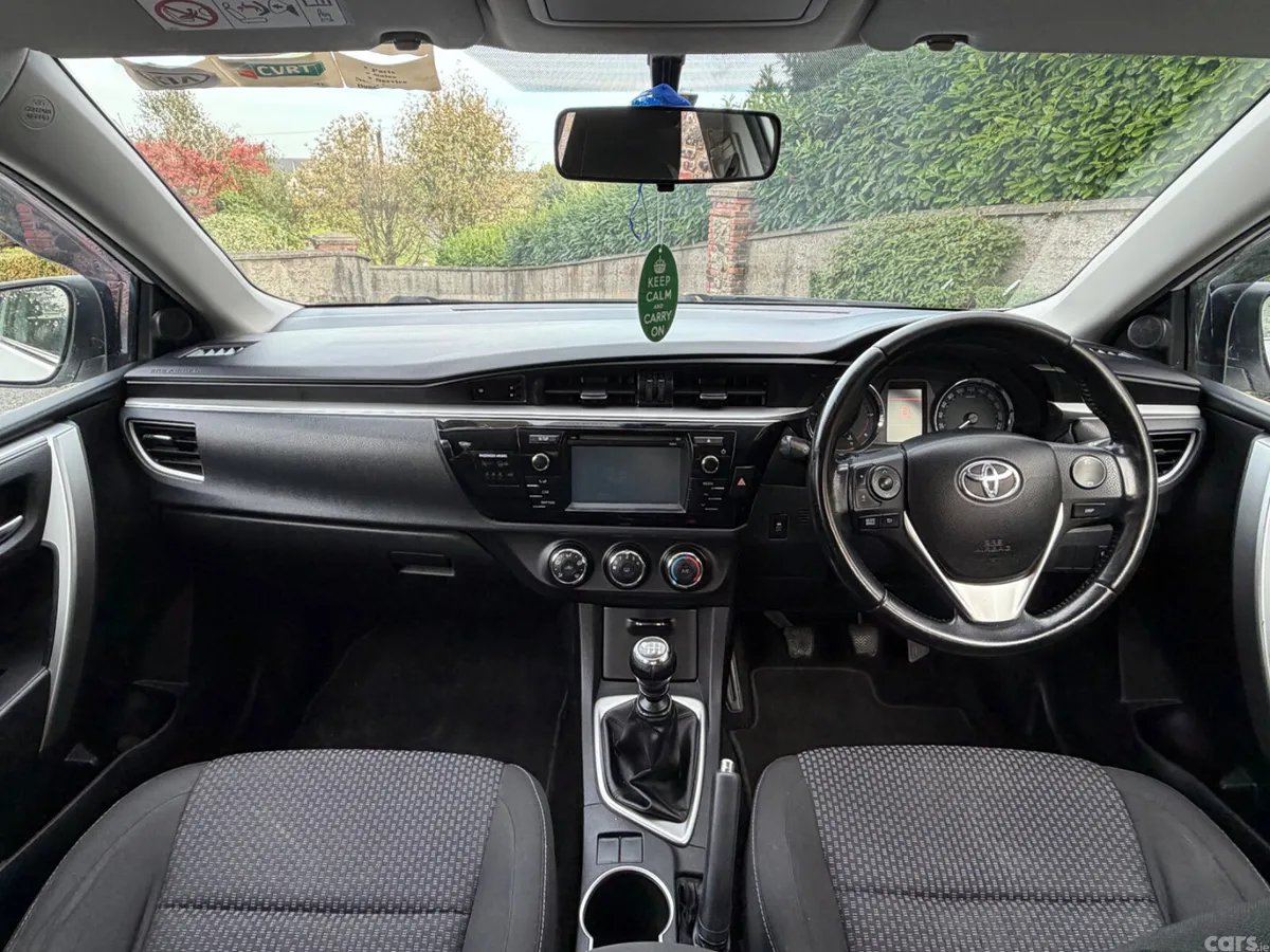 Toyota Corolla Saloon, Diesel, 2015, White