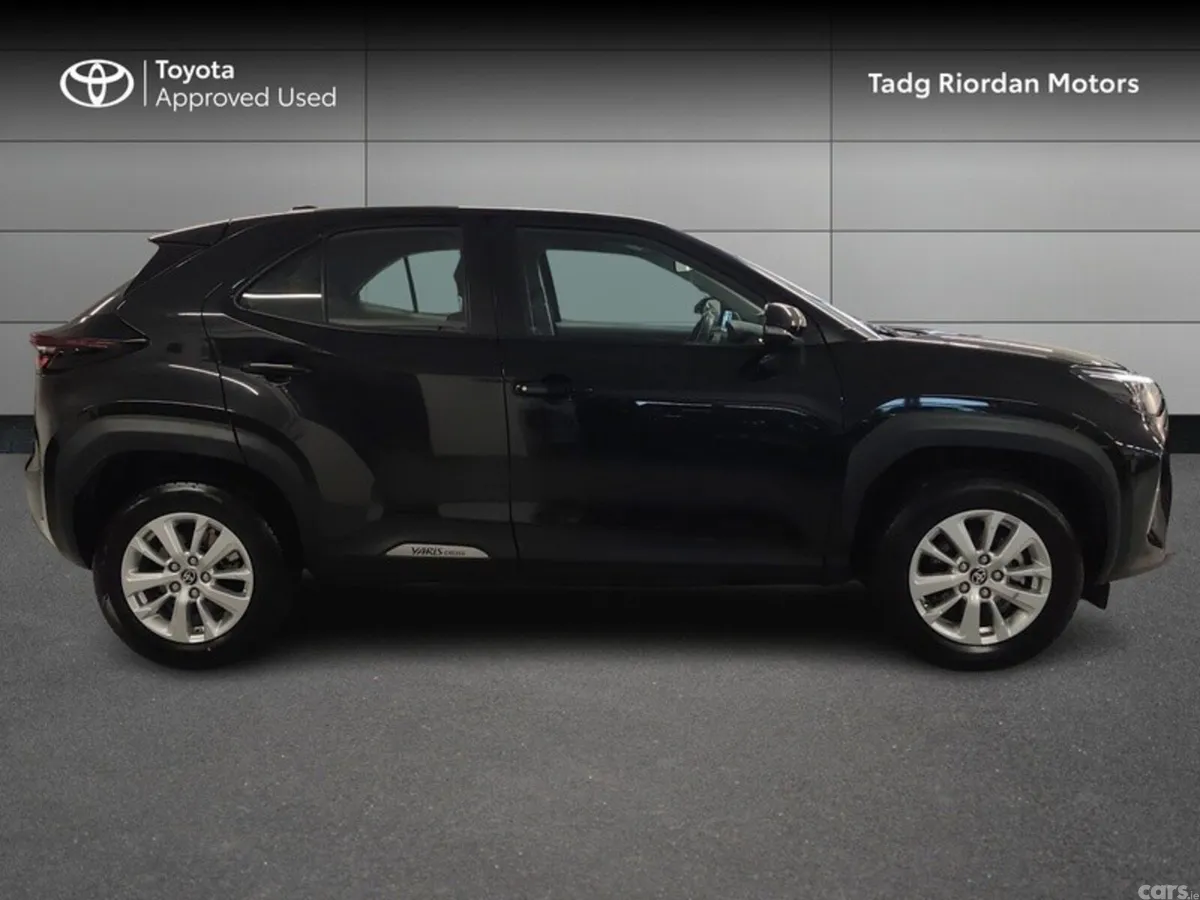 Toyota Yaris Cross Hatchback, Petrol Hybrid, 2024, Black