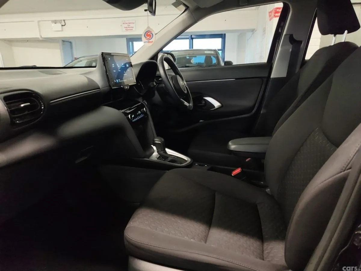 Toyota Yaris Cross Hatchback, Petrol Hybrid, 2024, Black
