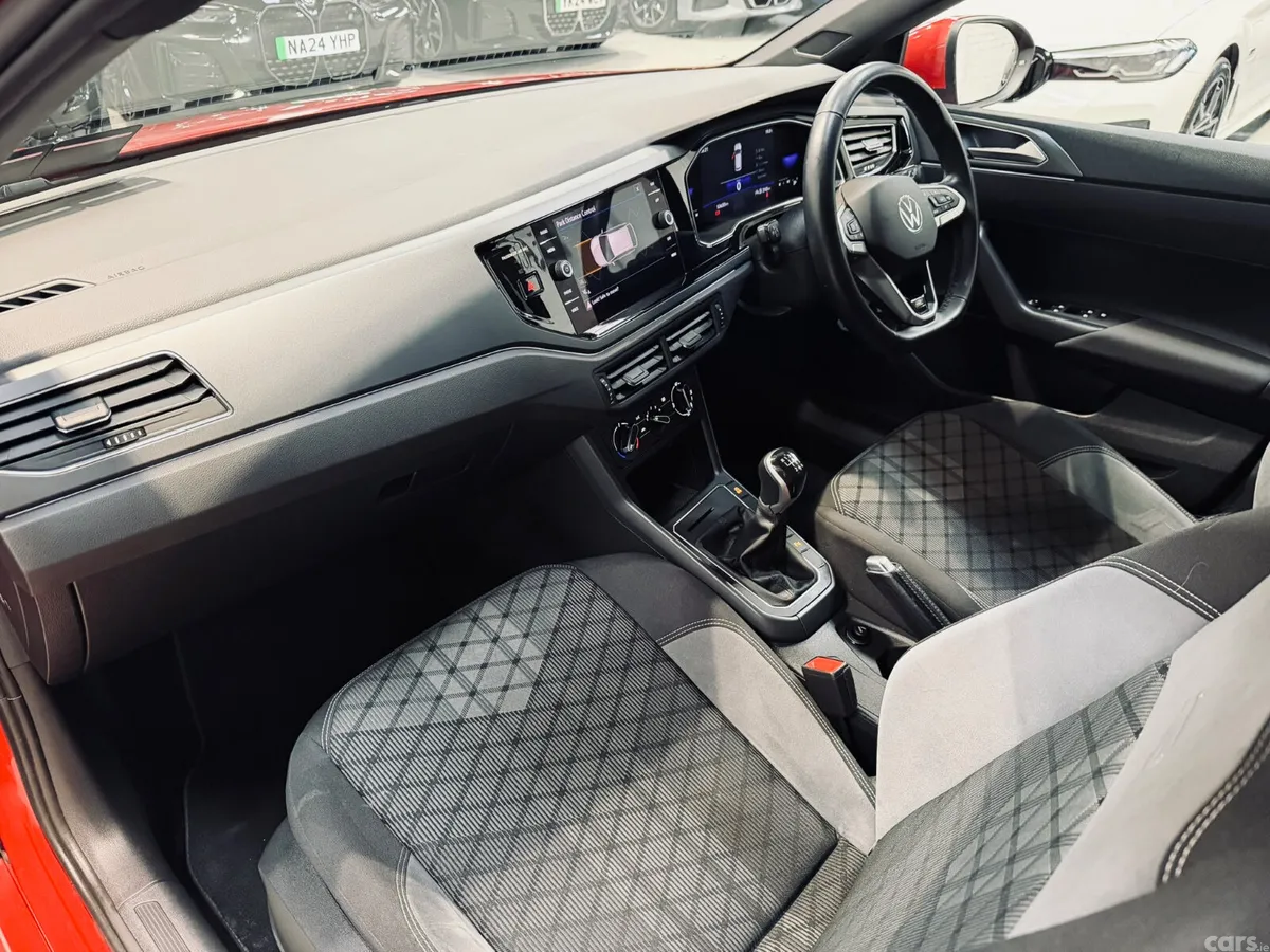 Volkswagen Taigo MPV, Petrol, 2022, Red