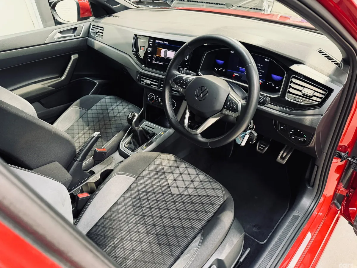 Volkswagen Taigo MPV, Petrol, 2022, Red