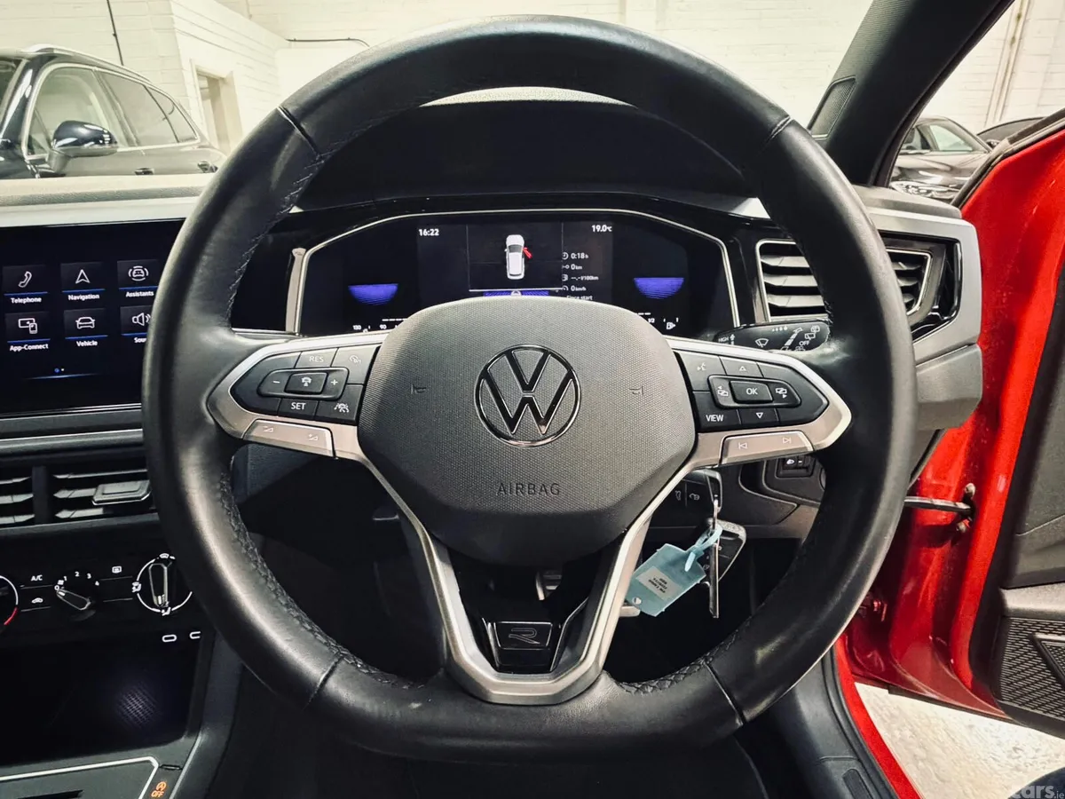 Volkswagen Taigo MPV, Petrol, 2022, Red