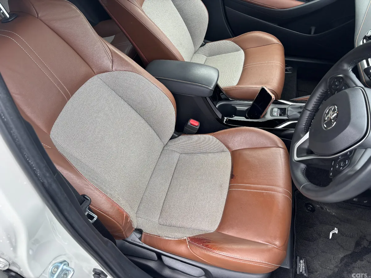 Toyota Corolla Hatchback, Petrol Hybrid, 2018, White