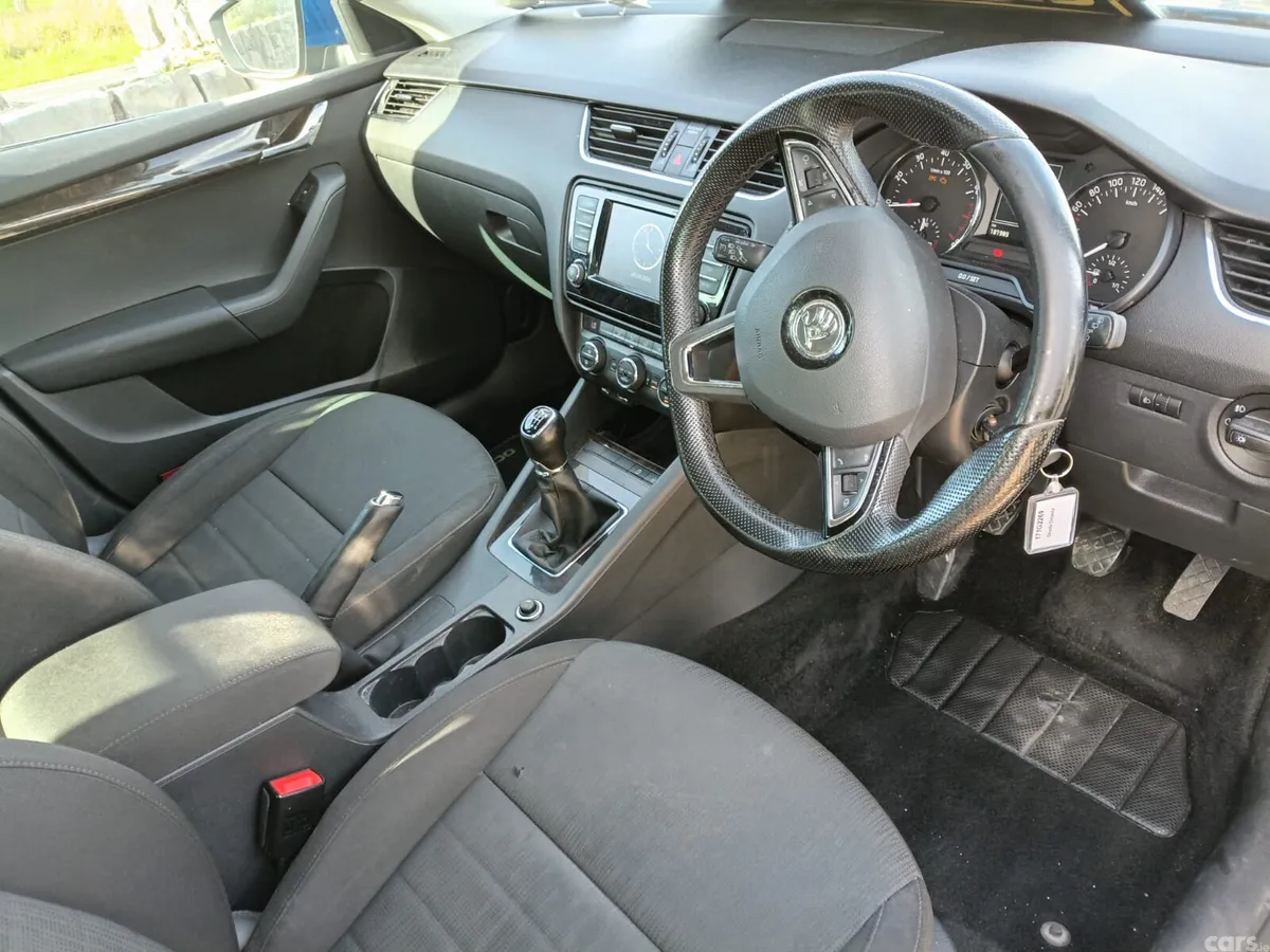 Skoda Octavia Saloon, Petrol, 2017, Blue