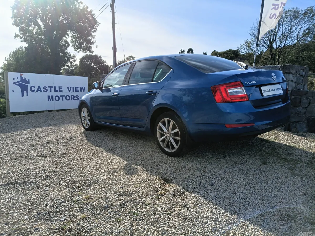 Skoda Octavia Saloon, Petrol, 2017, Blue