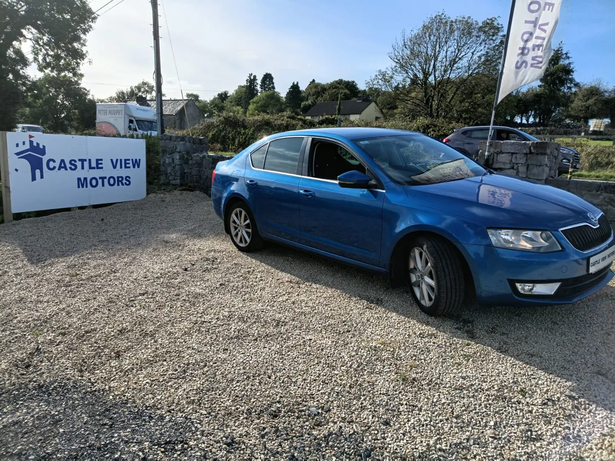 Skoda Octavia Saloon, Petrol, 2017, Blue