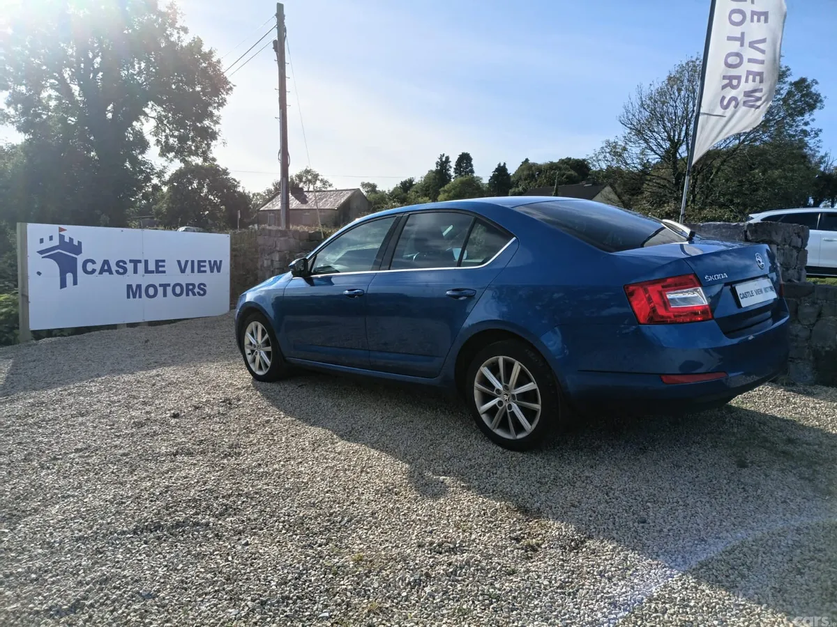 Skoda Octavia Saloon, Petrol, 2017, Blue