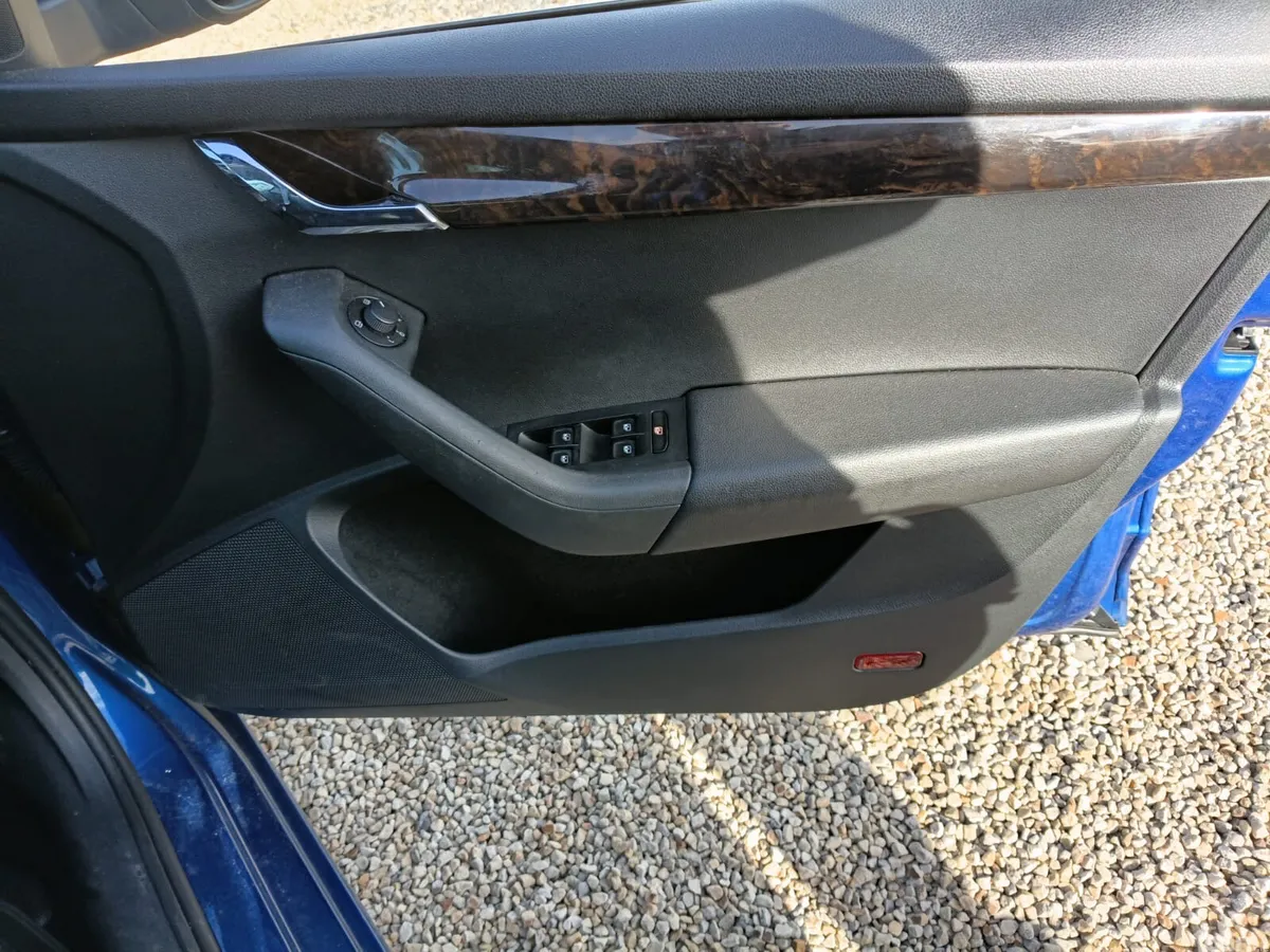 Skoda Octavia Saloon, Petrol, 2017, Blue