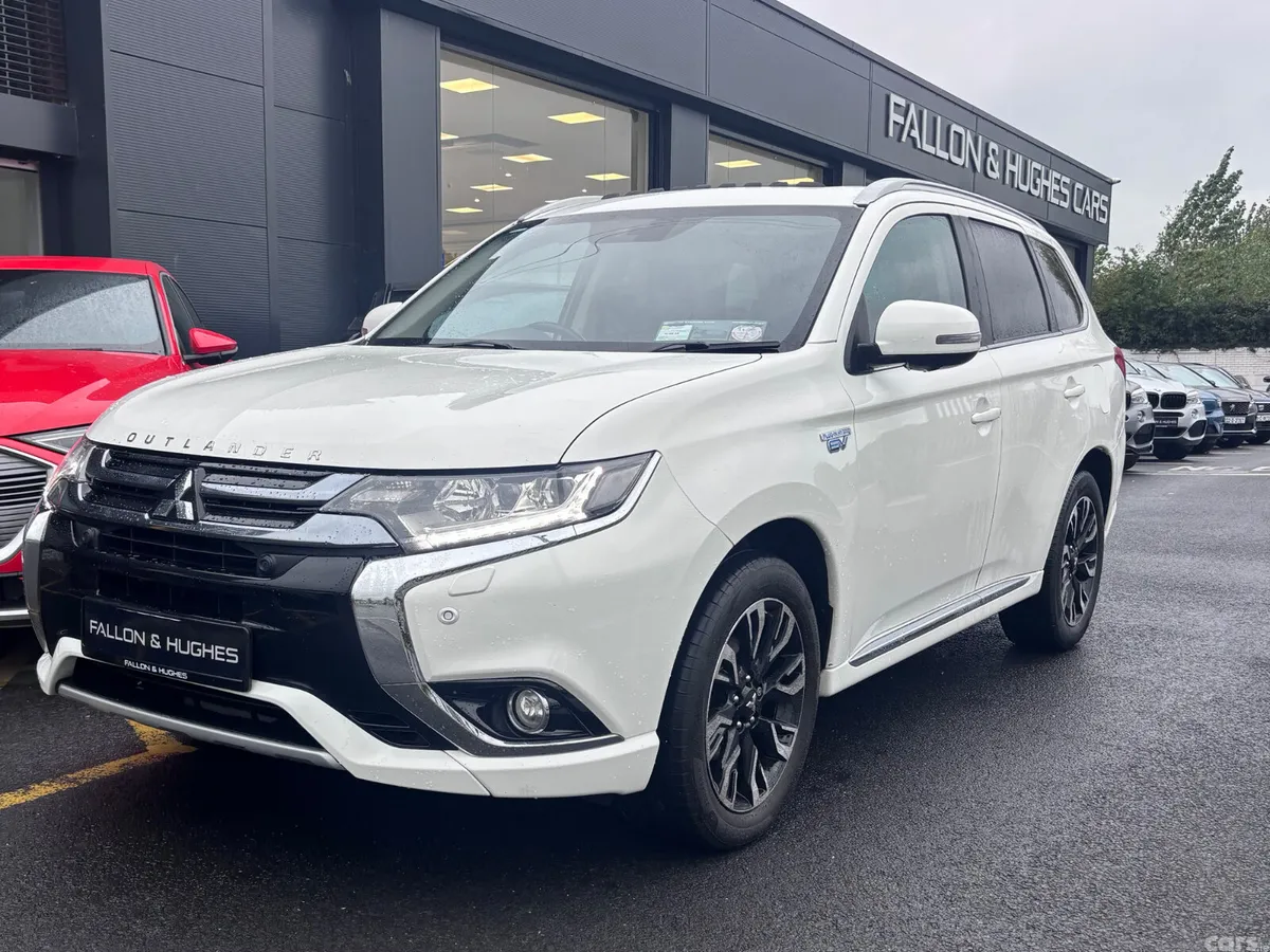 Mitsubishi Outlander SUV, Petrol Plug-in Hybrid, 2017, White