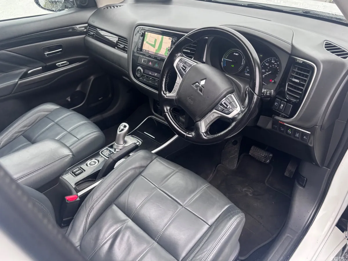 Mitsubishi Outlander SUV, Petrol Plug-in Hybrid, 2017, White