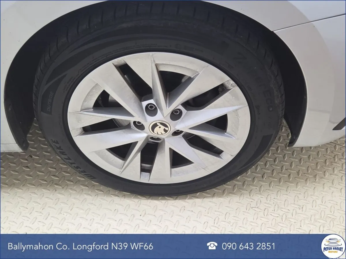 Skoda Octavia Saloon, Diesel, 2024, Grey