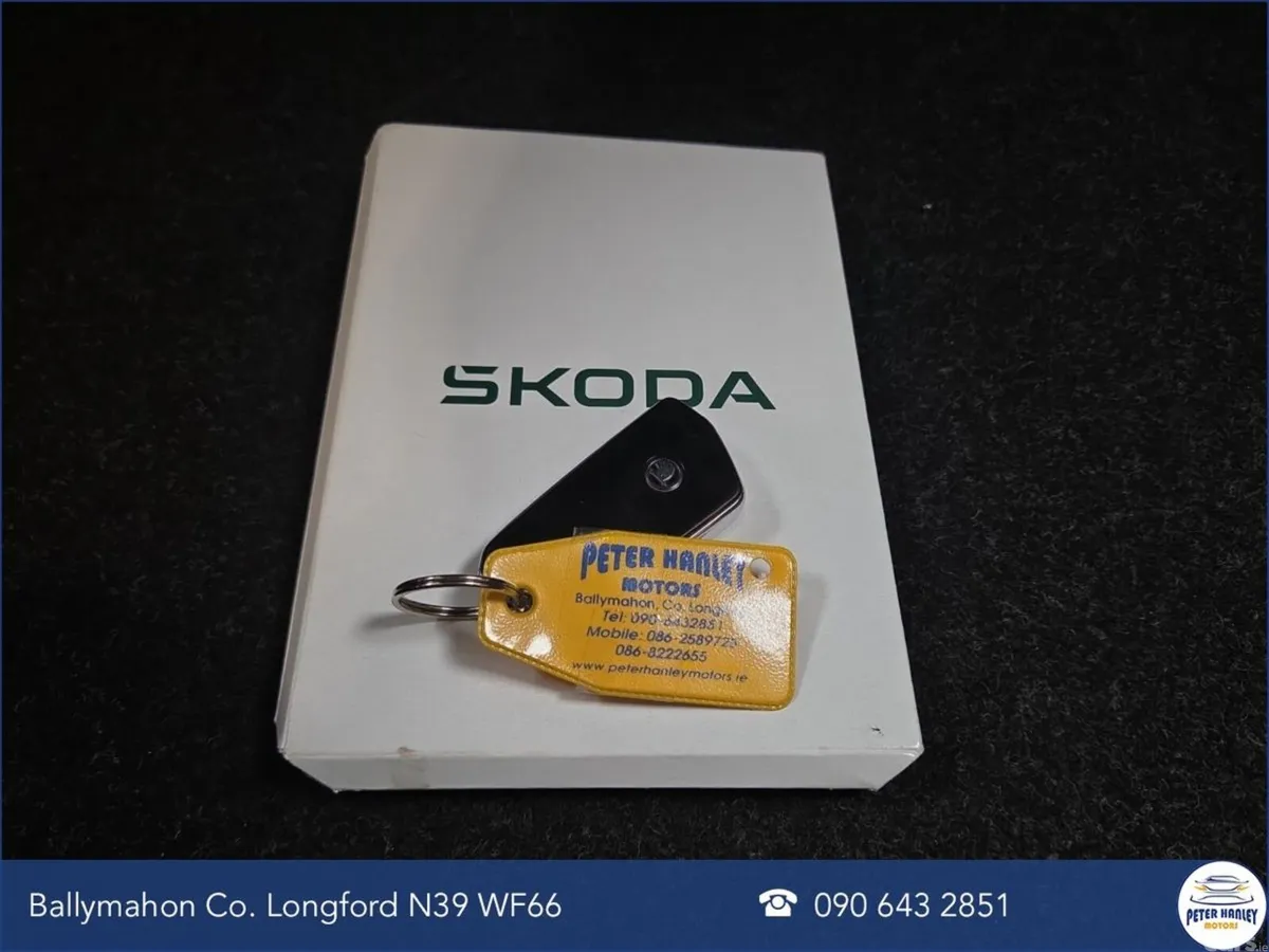 Skoda Octavia Saloon, Diesel, 2024, Grey