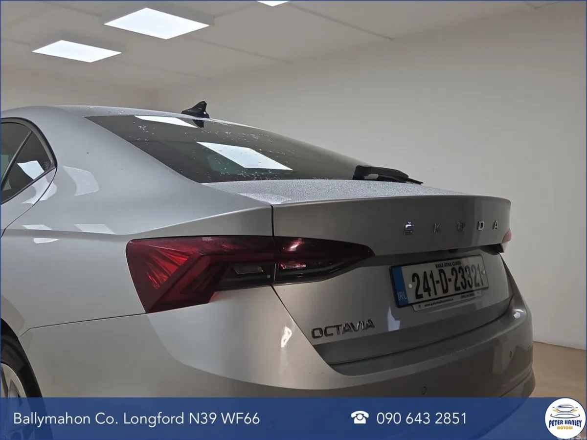 Skoda Octavia Saloon, Diesel, 2024, Grey