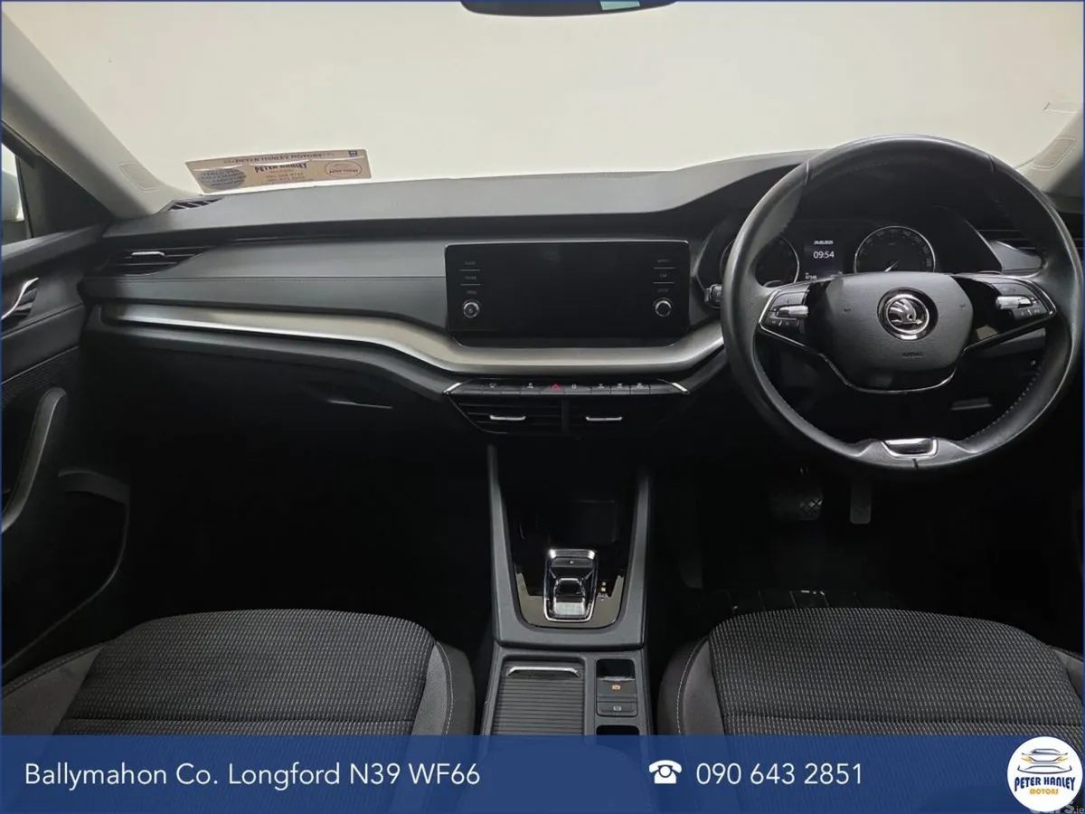 Skoda Octavia Saloon, Diesel, 2024, Grey