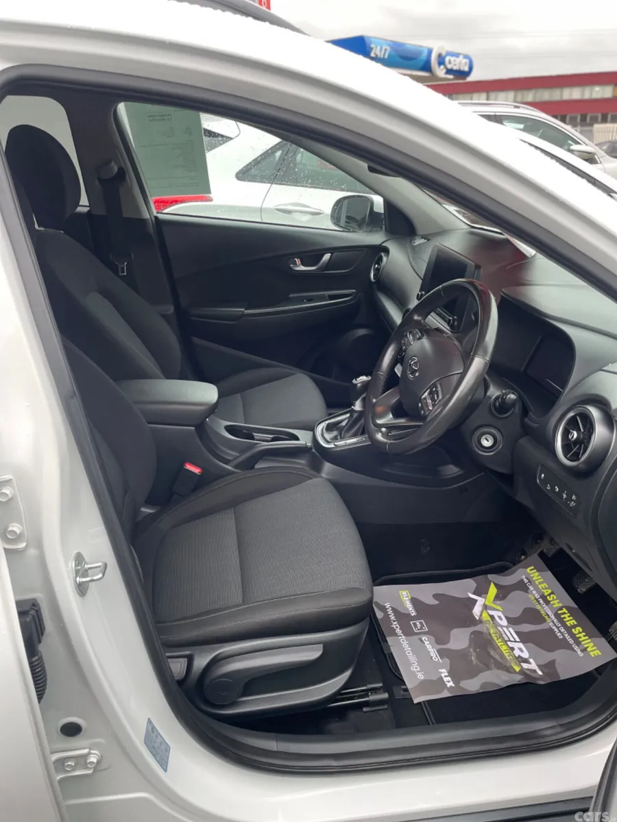 Hyundai KONA MPV, Petrol, 2022, White