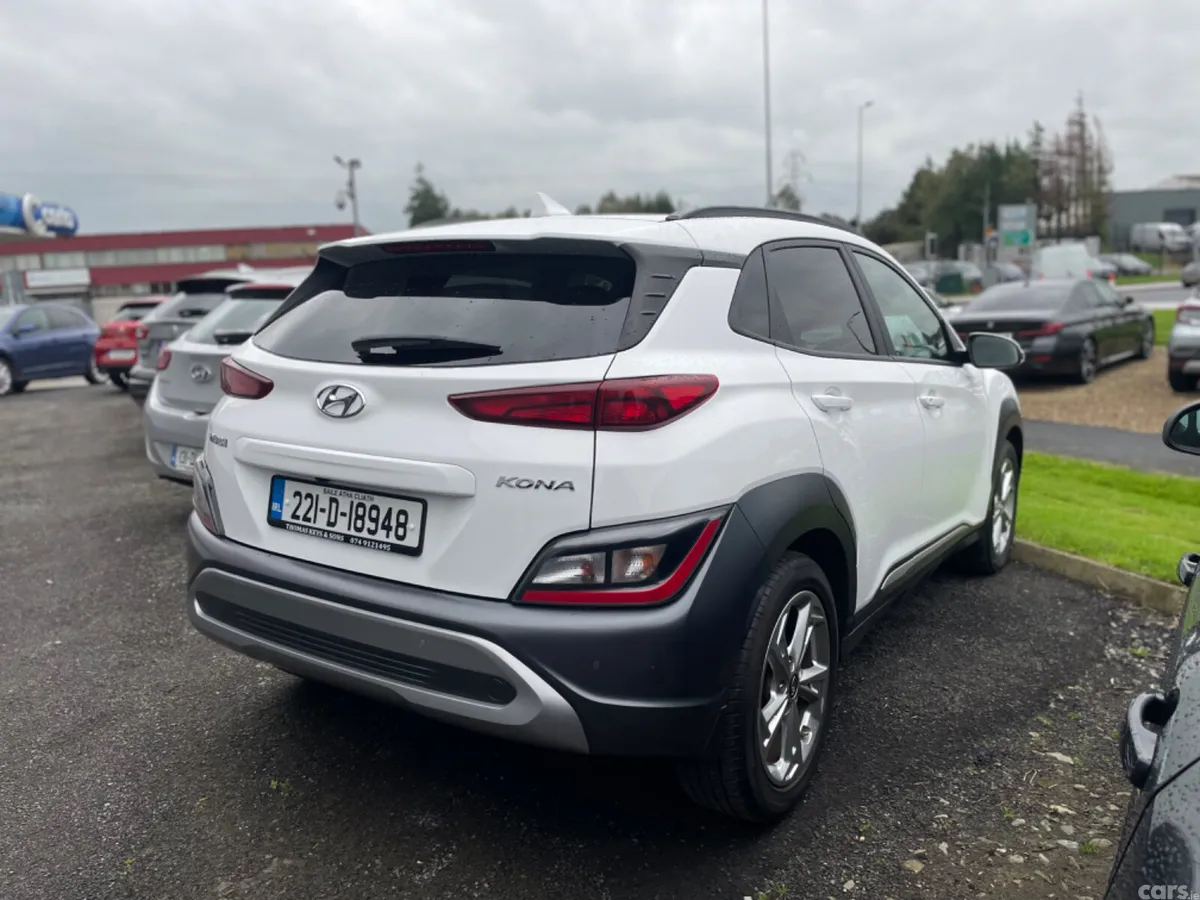 Hyundai KONA MPV, Petrol, 2022, White