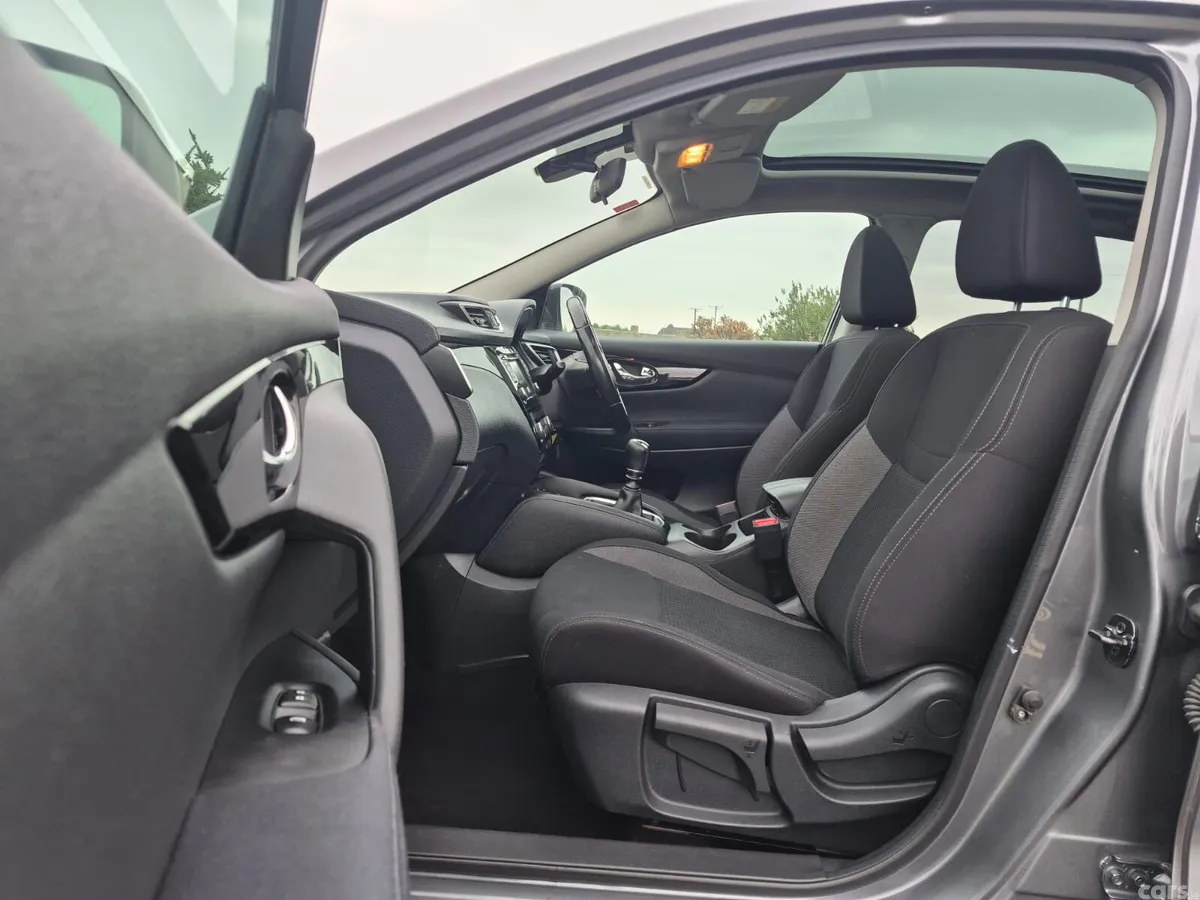 Nissan Qashqai MPV, Diesel, 2021, Grey