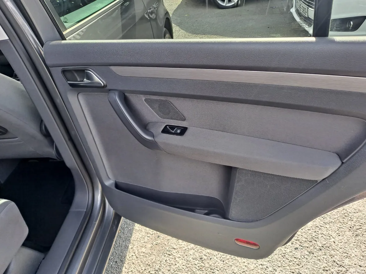 Volkswagen Touran MPV, Diesel, 2012, Grey