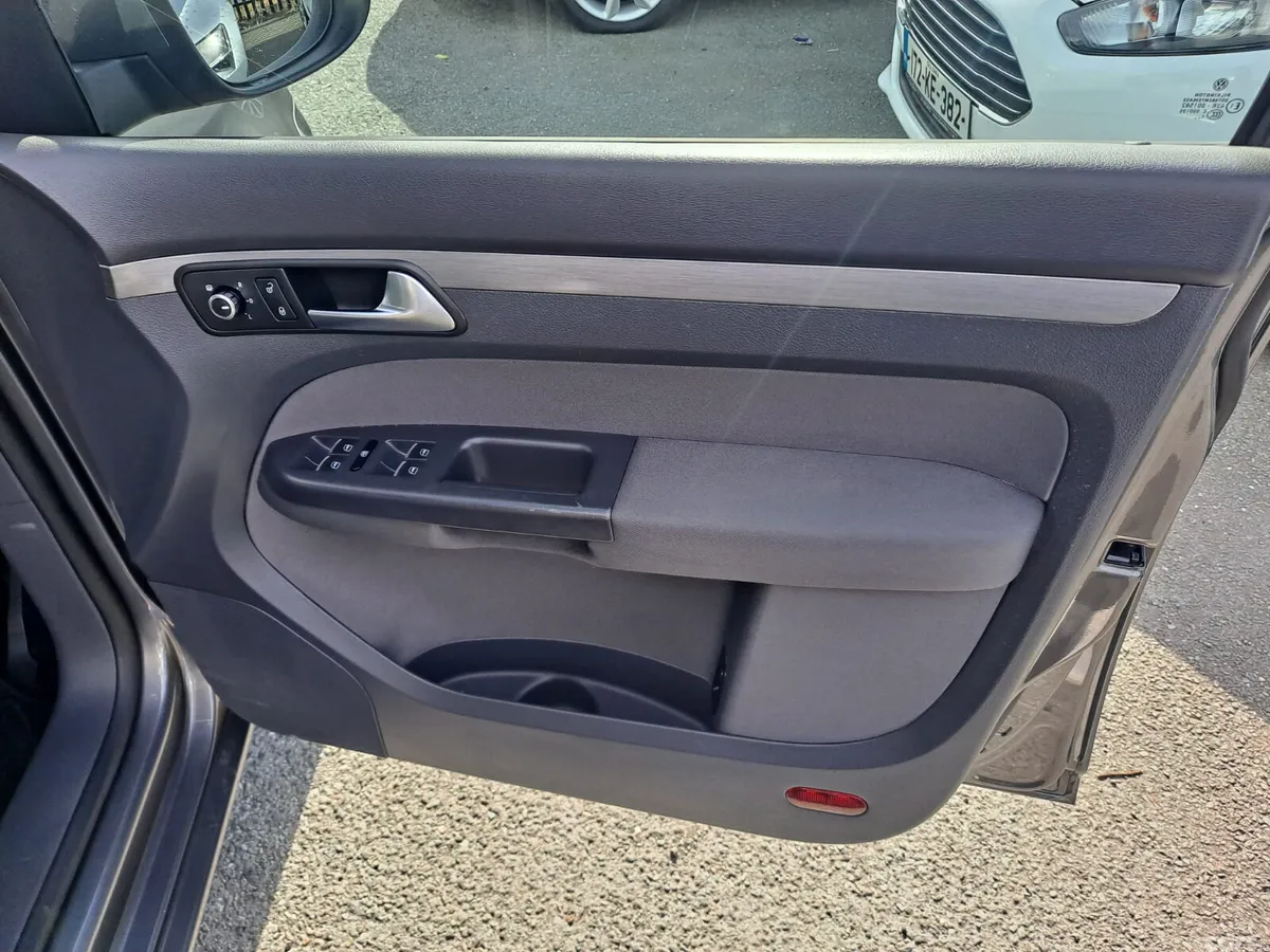 Volkswagen Touran MPV, Diesel, 2012, Grey