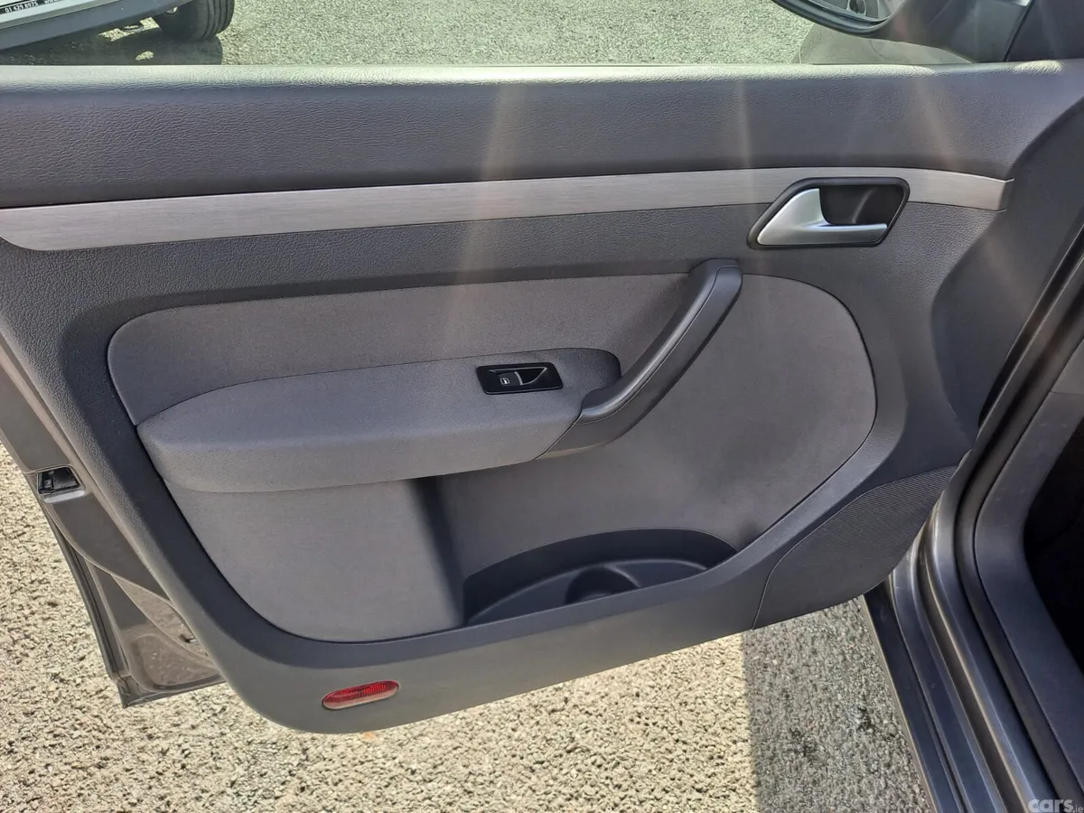 Volkswagen Touran MPV, Diesel, 2012, Grey