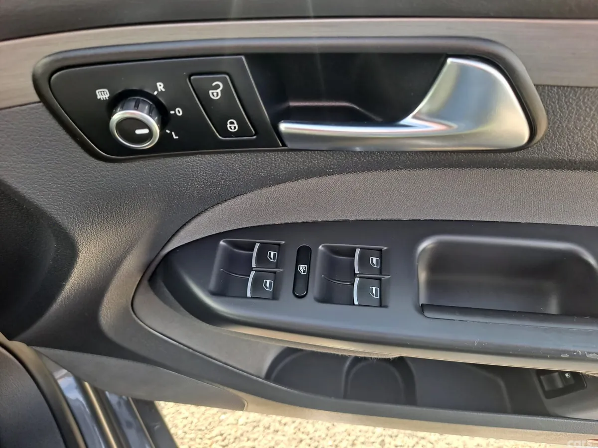Volkswagen Touran MPV, Diesel, 2012, Grey