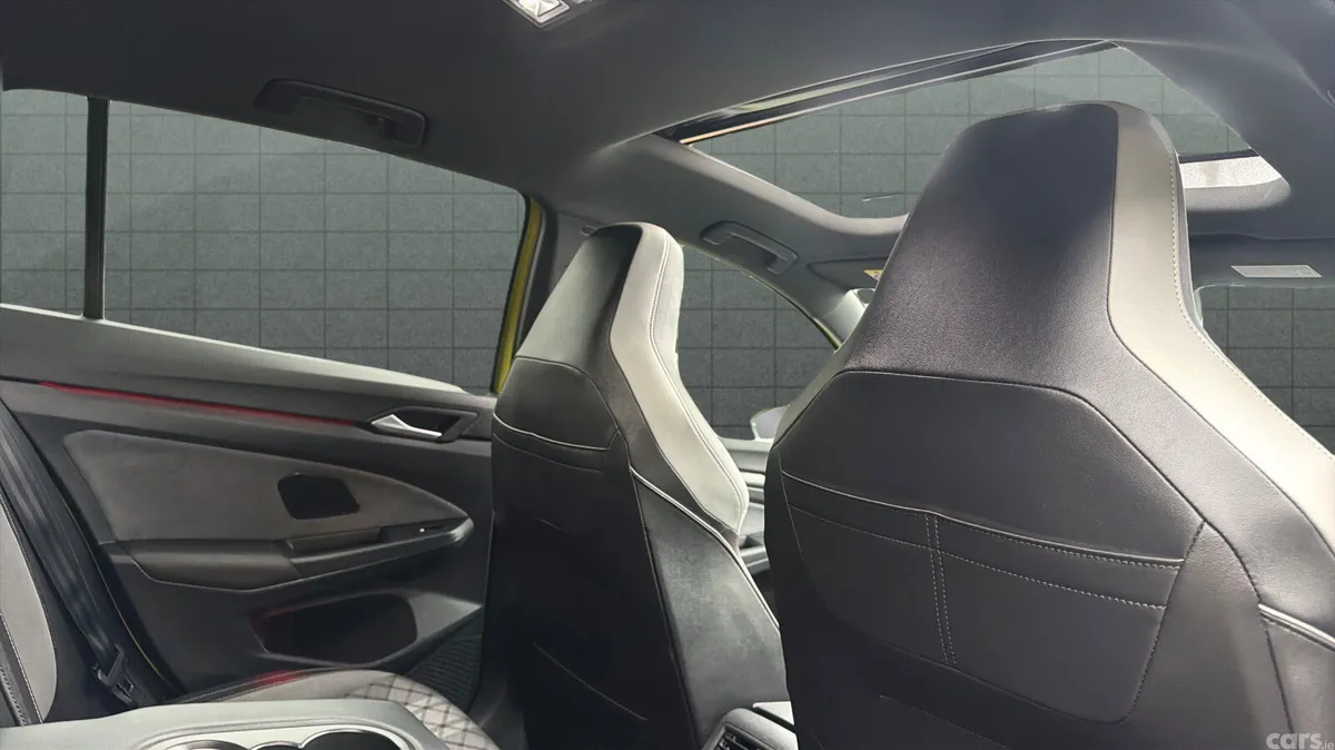 Volkswagen Golf Hatchback, Diesel, 2023, Gold